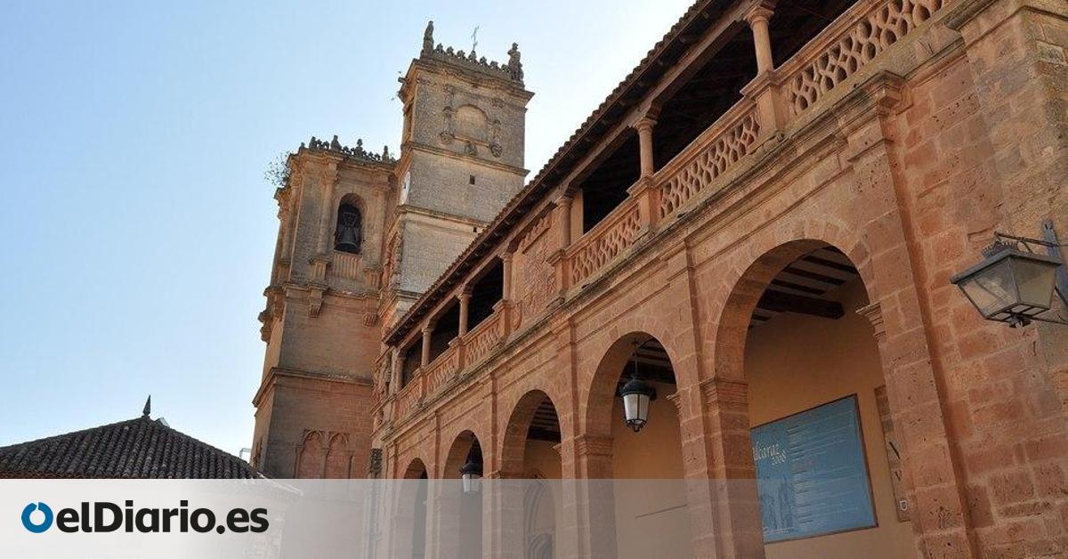 Alcaraz también es el nombre de este pequeño pueblo manchego que tiene sus propias torres gemelas