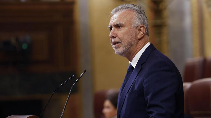 El ministro de Política Territorial, Ángel Víctor Torres, informa este miércoles al pleno del Congreso sobre la gestión del Gobierno ante la catástrofe de la dana. EFE/ J.P.Gandul