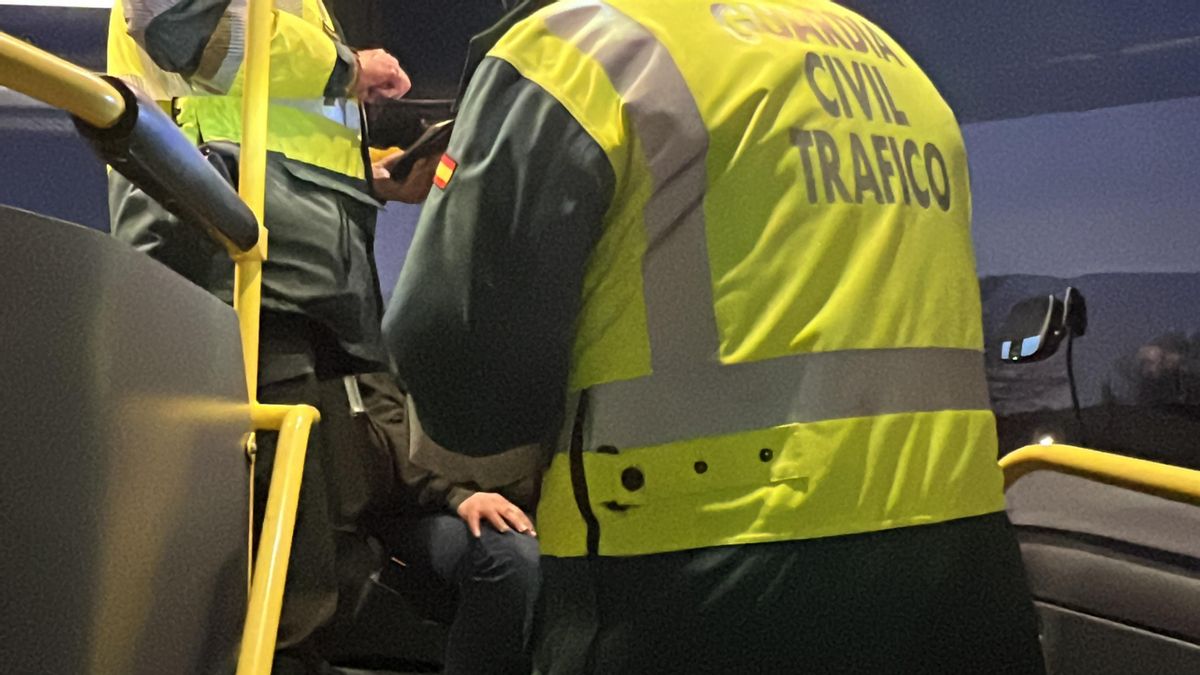 Detenido el conductor de un autobús escolar que triplicaba la tasa de alcoholemia en la Sierra de San Pedro