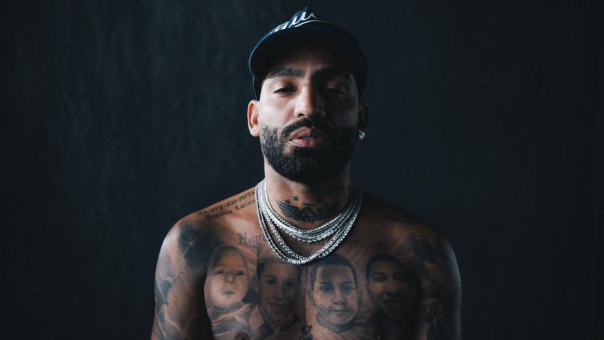 Reguetonero Arcángel presenta su nuevo disco, que sacó "del alma" tras operarse el corazón