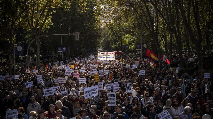 Los médicos avivan las protestas y señalan el "punto crítico" de la sanidad pública en España
