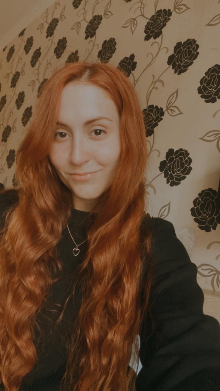 A los 30, Samantha Meulén Rosales no tiene apuro. Piensa en la maternidad como un proyecto posible solo si llega el deseo, no por miedo a “quedarse sin fichitas”.