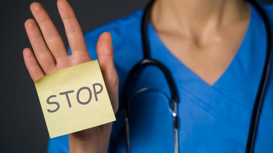 Mujer y mayor de 55 años: el perfil mayoritario de las víctimas de agresiones a profesionales sanitarios en Asturias