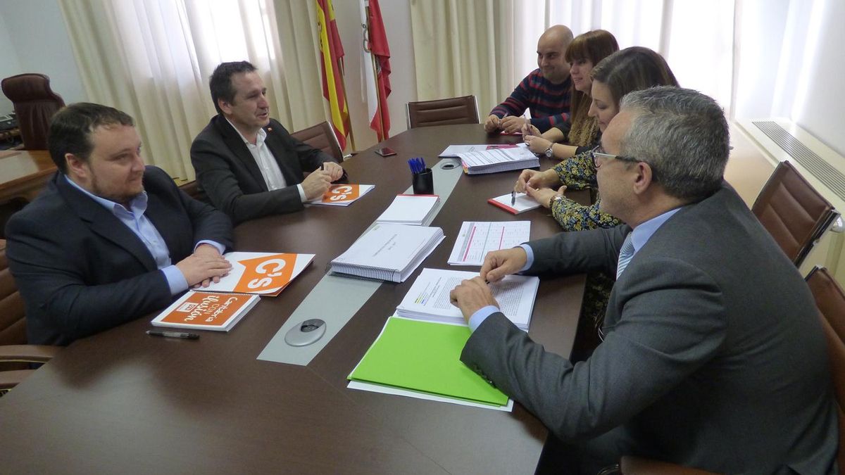 Reunión para negociar el presupuesto de PRC y PSOE con Ciudadanos.
