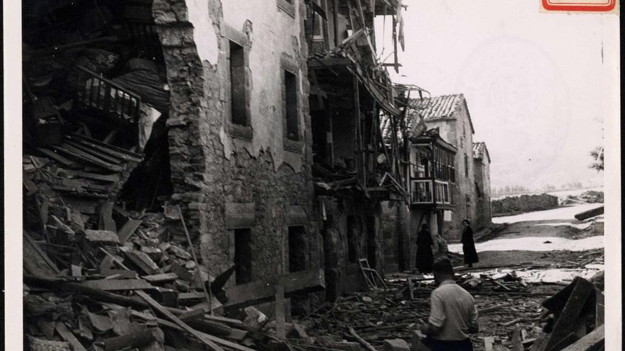 "Destrozos causados por la artillería y la aviación roja". 16.8.37