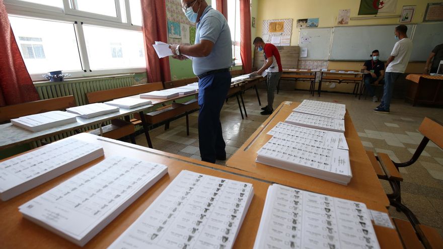 Escaso interés y baja participación caracterizan el inicio de voto en Argelia