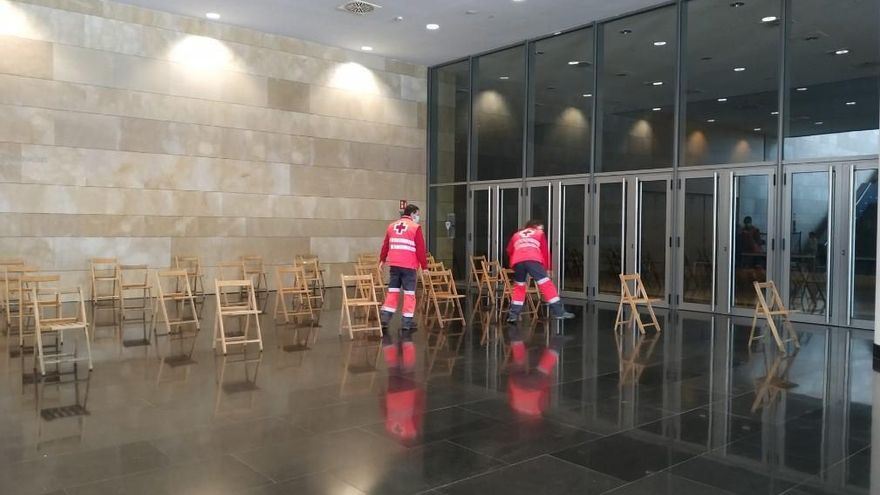 Comienza a vacunarse en Logroño a la población de 44 años
