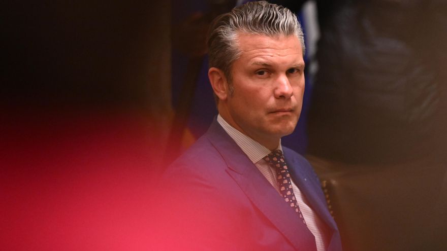 La guerra santa de Pete Hegseth: la teología cristiana militante que ha alentado el ataque de EEUU contra Irán
