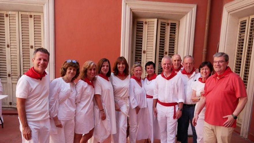 El PNV reúne a Urkullu y a diez de sus exconsejeros en un homenaje en plenas fiestas de San Fermín en Pamplona