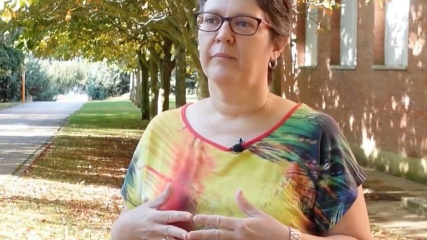 Elena Martínez: "Habría que esperar al menos a que pase la Semana Santa para retirar las mascarillas"