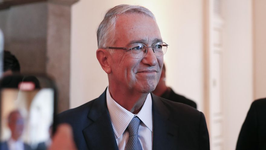 El mexicano Salinas Pliego dice en El Salvador que acusación de lavado es "solo política"