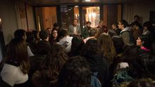 Estudiantes de la UV se concentran en el rectorado para dar apoyo a la huelga de profesores asociados