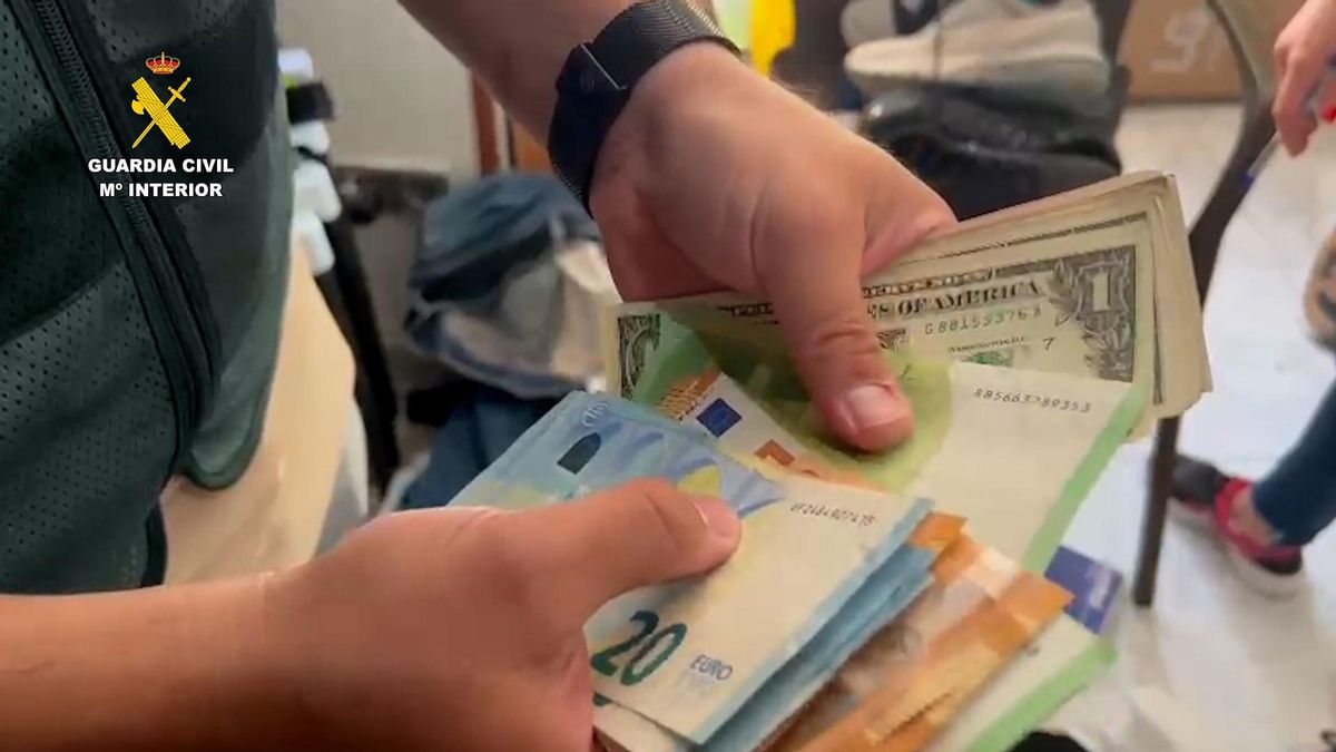 Robaban moviles, dinero y otros objetos en los campos de fútbol