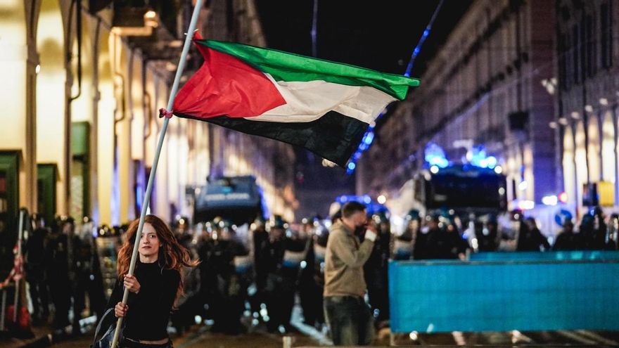 Protestas en defensa de la Sumud Flotilla este viernes, en Turín, Italia