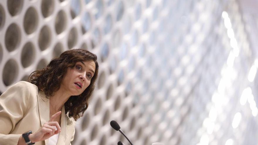 La presidenta de la Comunidad de Madrid, Isabel Díaz Ayuso, en un almuerzo-coloquio organizado por el Club Siglo XXI.