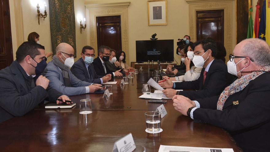 Reunión de la Mesa del Aeropuerto en la Subdelegación del Gobierno en Granada.