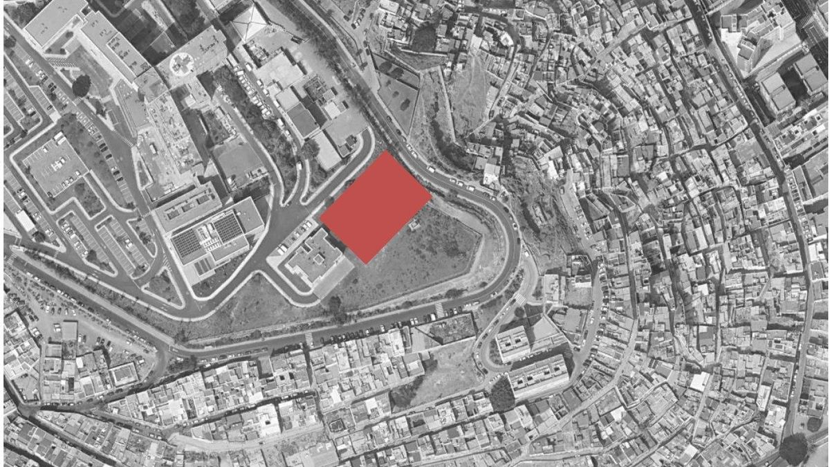 Parcela donde se construirán 56 viviendas de alquiler asequible, situada en la calle Sierra Nevada, en Las Palmas de Gran Canaria, junto al Hospital Militar Juan Carlos I, en el barrio de San Nicolás.