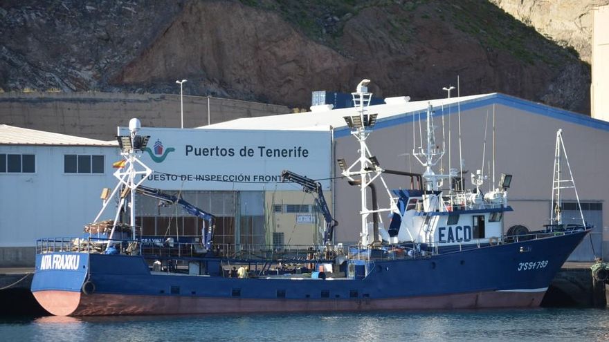 Atuneros vascos abren un conflicto con la flota isleña por capturar túnidos en Canarias