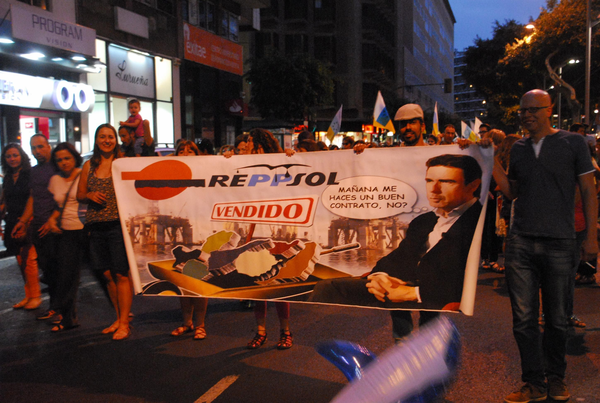 Manifestación contra las prospecciones y Repsol en Las Palmas de Gran Canaria.