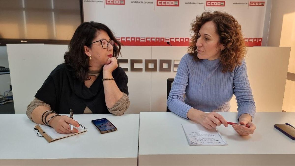 La coordinadora general de Podemos Andalucía, Raquel Martínez (i.) y la secretaria general de CCOO-A, Nuria López, este viernes