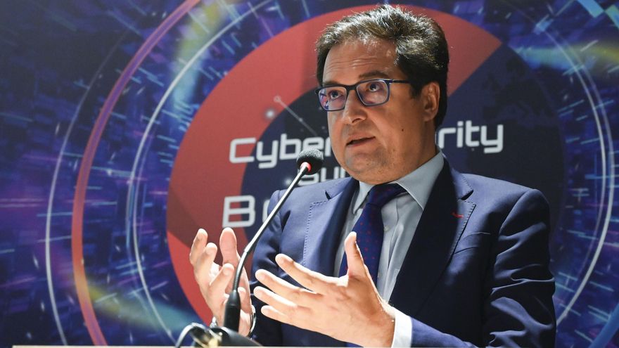 Óscar López ve al PP con el "ventilador averiado" al pedir dimisiones por currículums