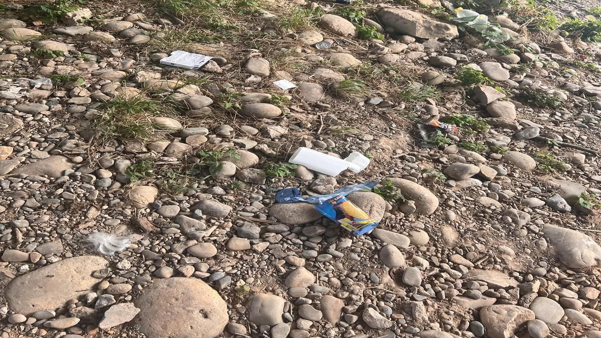 Suciedad en el Parque del Ebro