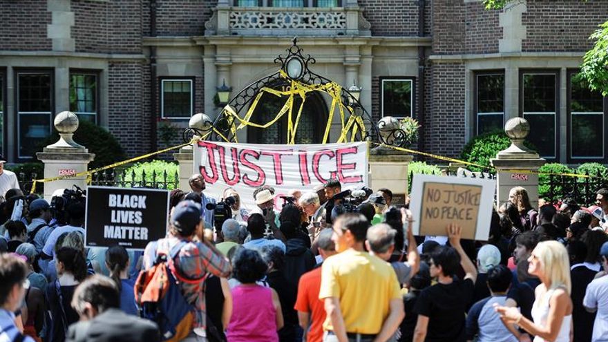 Obama: las muertes de negros a manos de policías es síntoma de retos mayores