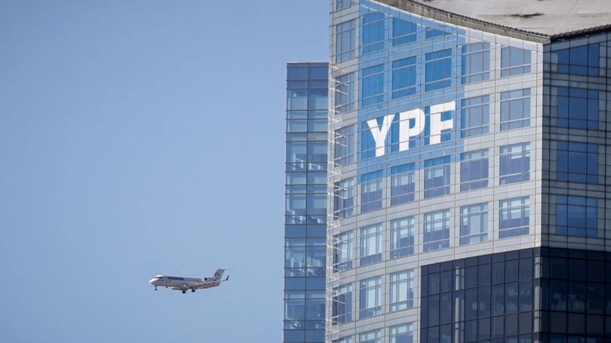 La jueza Preska rechazó suspender la orden de que la Argentina le entregue las acciones de YPF a un fondo buitre