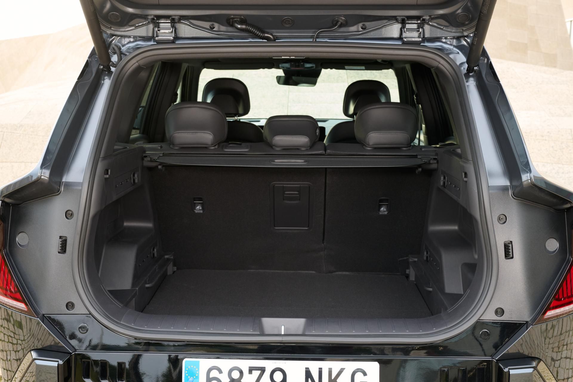 El maletero cubica 566 litros y dispone soluciones muy prácticas.