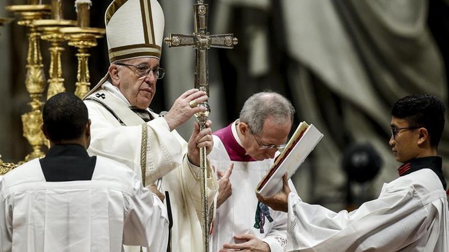 El Papa pide a los líderes europeos ayudar a los 49 inmigrantes bloqueados en el mar