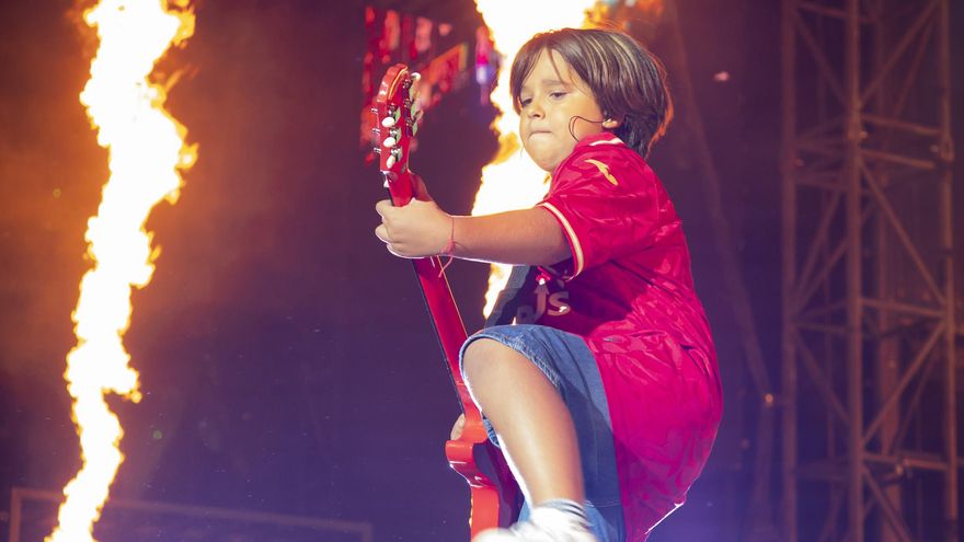 Oliver, el ahijado de Dani Martín, disfrutando de su momento