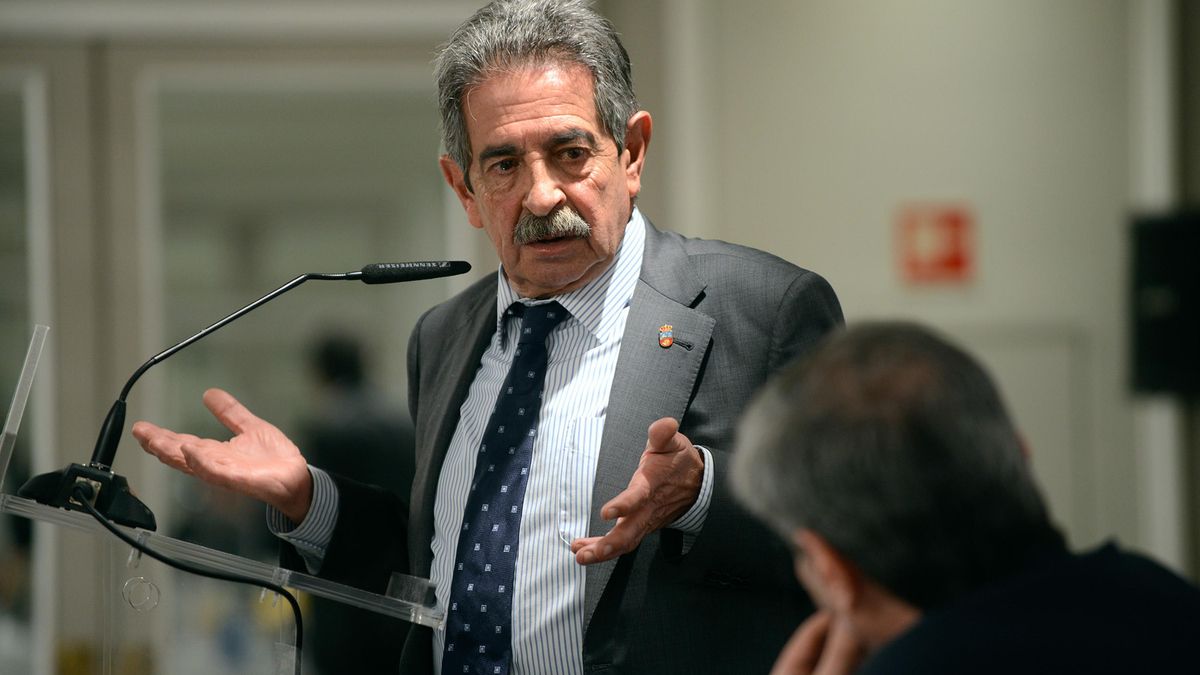 Revilla prevé una mejora en los datos del paro de marzo a agosto.