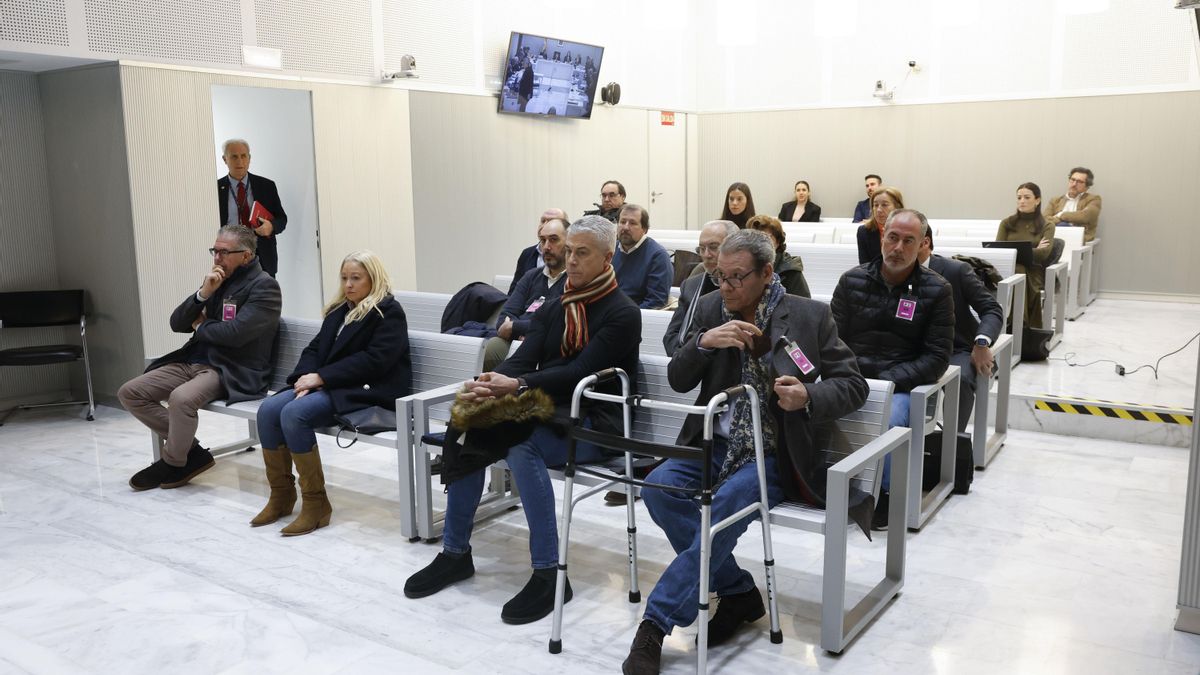 Juicio al exconsejero madrileño Francisco Granados (i), al exsenador David Erguido y a varios exalcaldes de localidades madrileñas por la pieza del caso Púnica centrada en presuntas adjudicaciones irregulares de contratos de fiestas en municipios gobernados por el PP entre 2004 y 2013. 