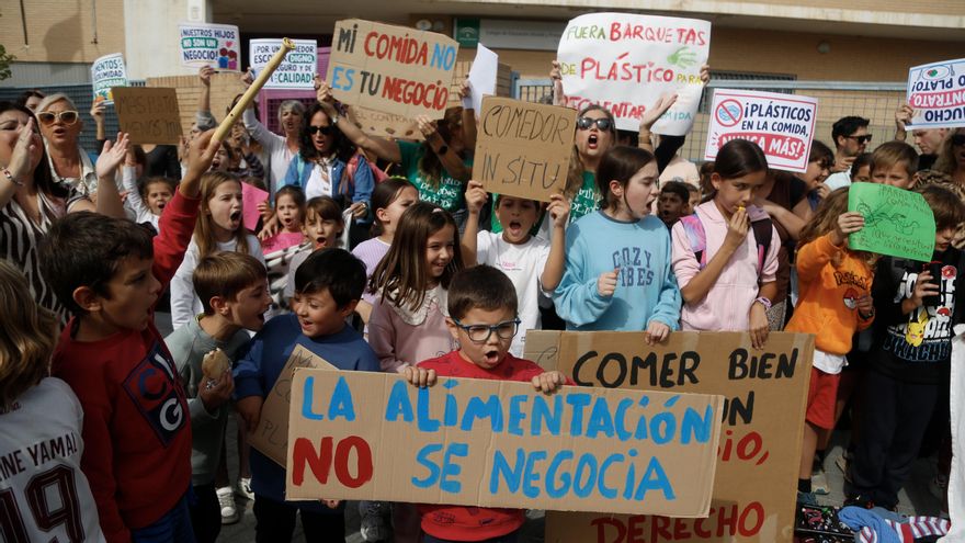 "¡Queremos comida, no basura!": el grito de niños y familias por el servicio en comedores escolares de Córdoba