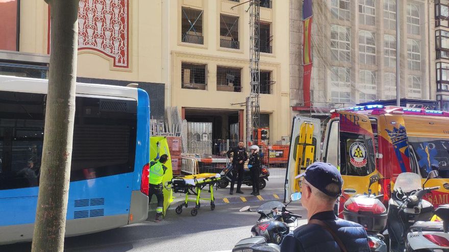 Un autobús de la EMT atropella a una mujer de 65 años en Callao