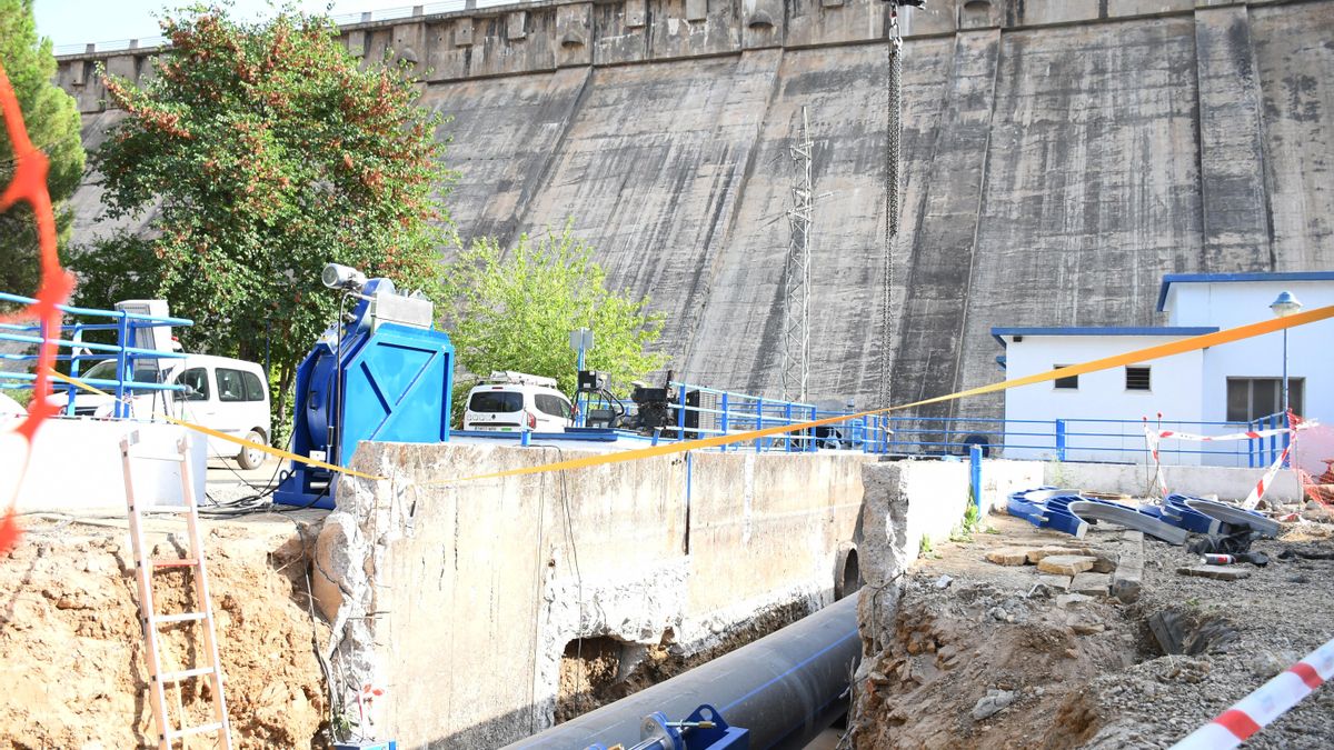 Obras en la primera conducción de EMACSA en Córdoba.