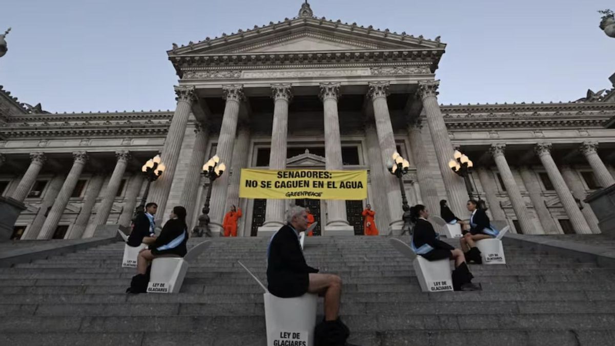 La policía reprimió una protesta por la Ley de Glaciares: detuvo a manifestantes y hasta trabajadores de prensa