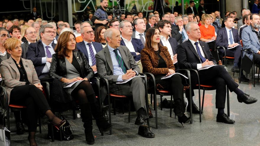 El Parlamento Vasco retira noticias, fotografías y mensajes de redes sociales de un acto del PNV que había difundido