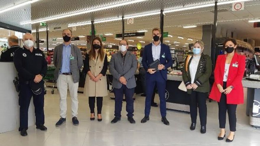 Un momento de la inauguración del nuevo supermercado.