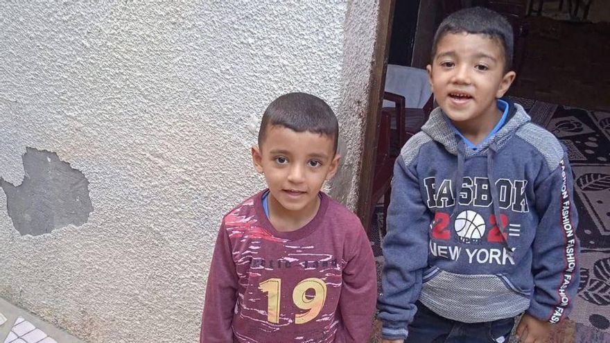 Dos niños palestinos, hermanos, asesinados la pasada semana por un ataque aéreo israelí en la escuela Al Farabi de Khan Yunis, Gaza. Se llamaban Fadi y Jum'a Abu Assi