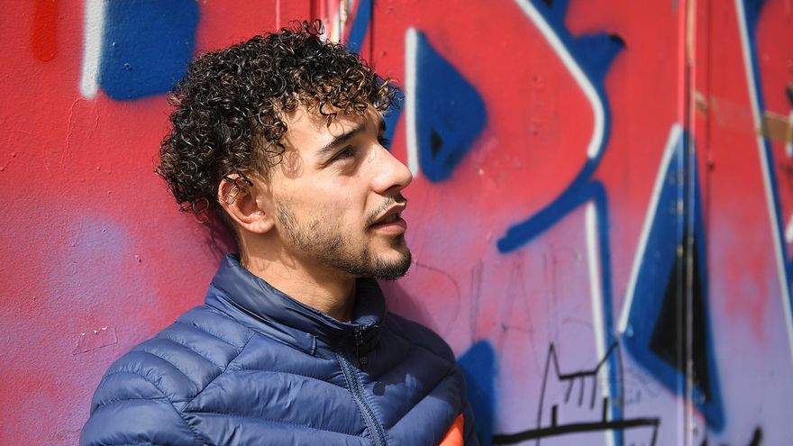 El bofetón de un mosso a un joven por escuchar música a todo volumen acaba en condena