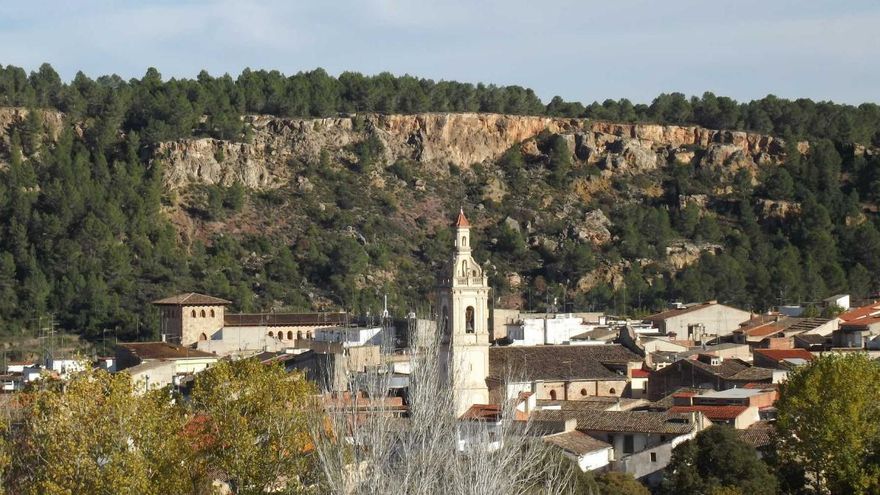 La llaman la Alhambra valenciana y está en un pequeño pueblo lleno de historia y cascadas