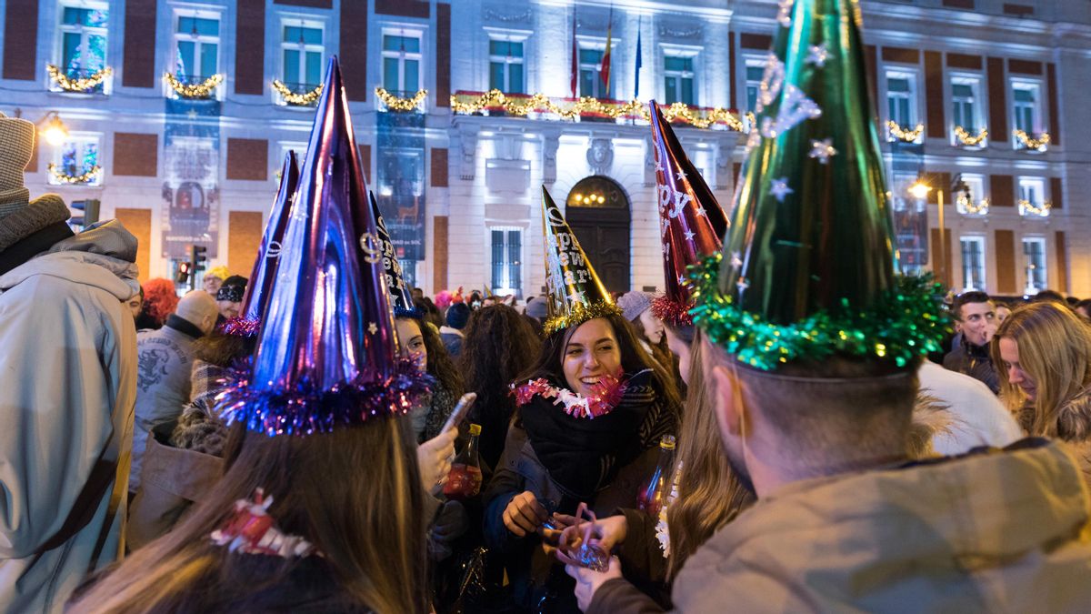 Por qué se toman las uvas en la Puerta del Sol: la tradición de Nochevieja que nació de la rebeldía del pueblo madrileño