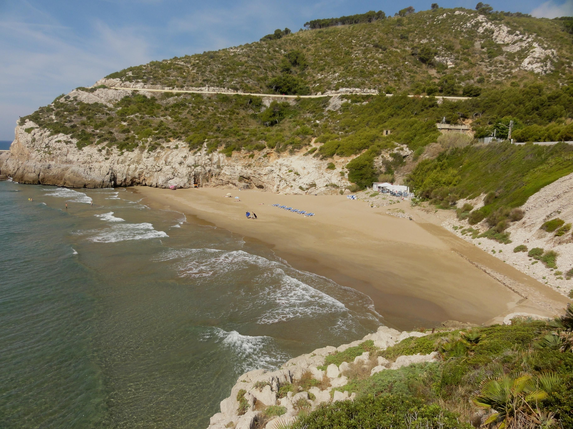 Cala Morisca en la Costa del Garraf.