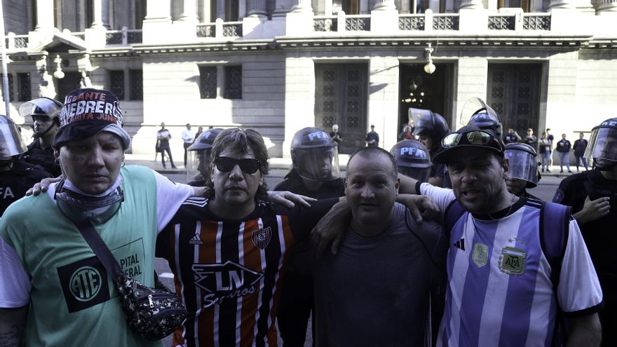 Con una frase de Diego Maradona, hinchas de Boca convocan a marchar con los jubilados: se suman varios clubes