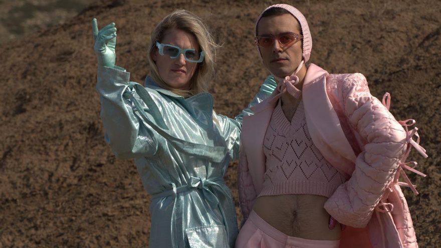 Rocío Saiz y Futurachicapop durante la grabación del videoclip de 'El Hartazgo del Mundo'