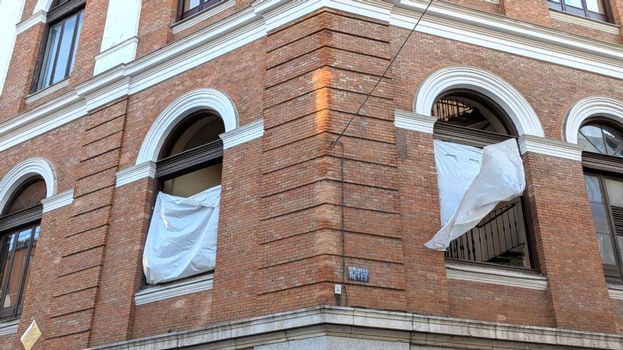 Clases sin ventanas por obras a destiempo en un instituto histórico de Madrid y un veto a medir sus bajas temperaturas