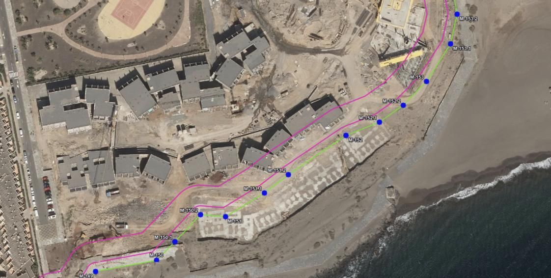 Figura 1. Elementos de residencia habitación ocupando la zona de servidumbre de protección (ZSP) y movimientos de tierra en DMPT (Playa de la Tejita).