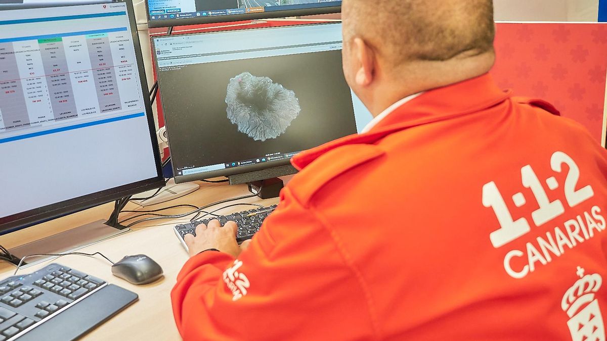 Trabajador del 1-1-2 Canarias.