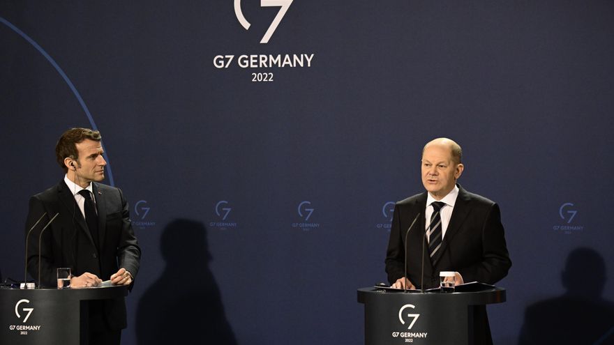 El canciller alemán Olaf Scholz (d) y el presidente francés Emmanuel Macron (i), en una fotografía de archivo. EFE/Tobias Schwarz/Pool